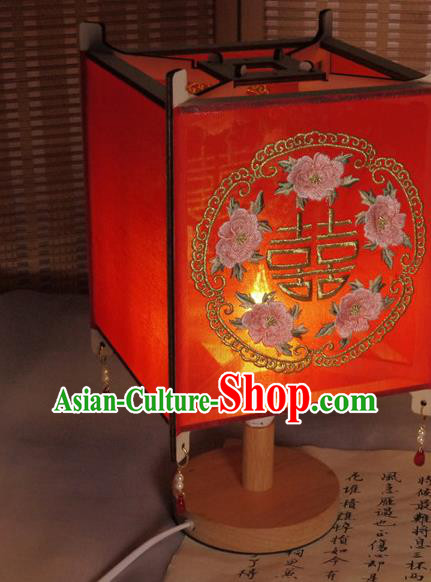 China Handmade Red Chiffon Desk Lamp Embroidered Palace Lantern Embroidery Peony Lantern