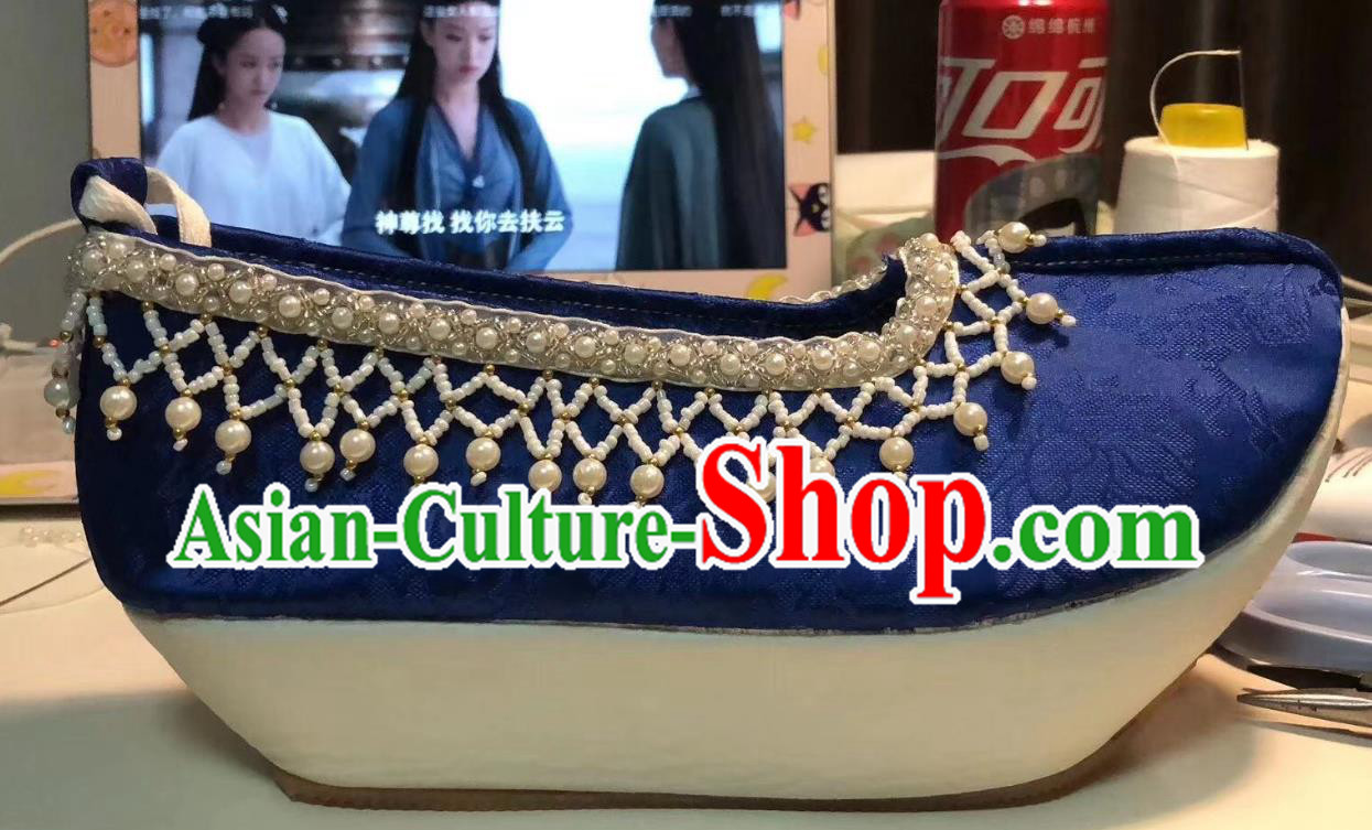 China Traditional Ming Dynasty Hanfu Shoes Ancient Princess Pearls Shoes Classical Royalblue Brocade Shoes