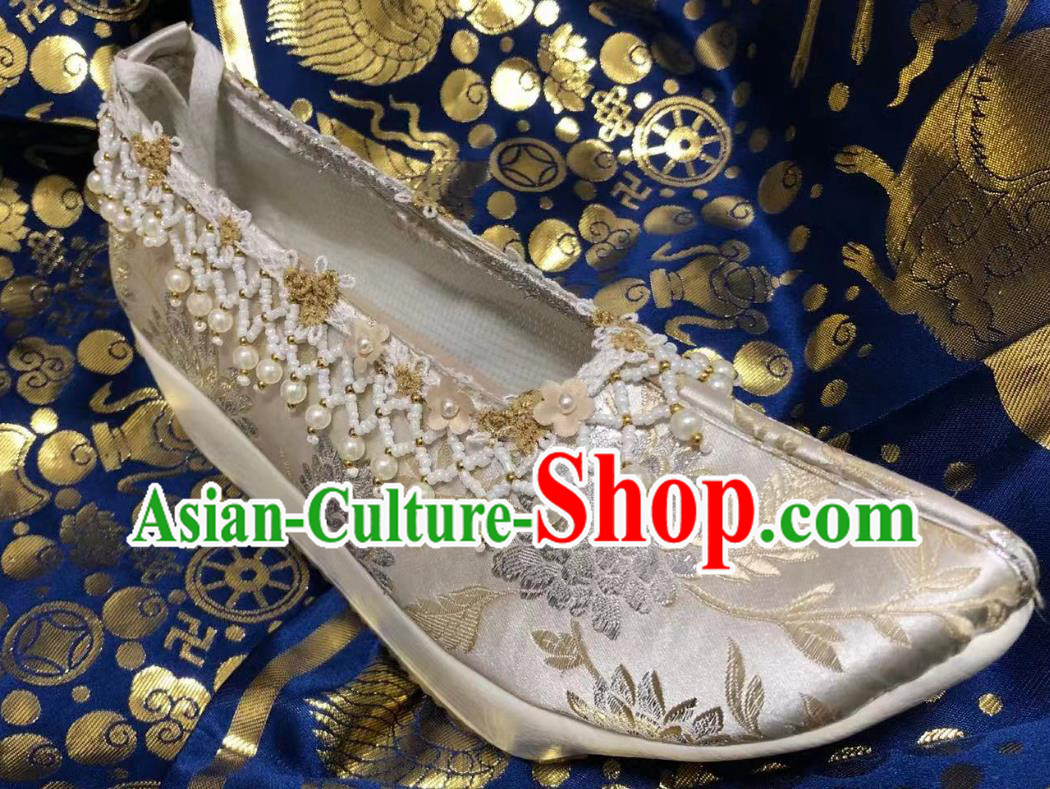 China Classical White Brocade Shoes Traditional Ming Dynasty Princess Shoes Pearls Hanfu Shoes