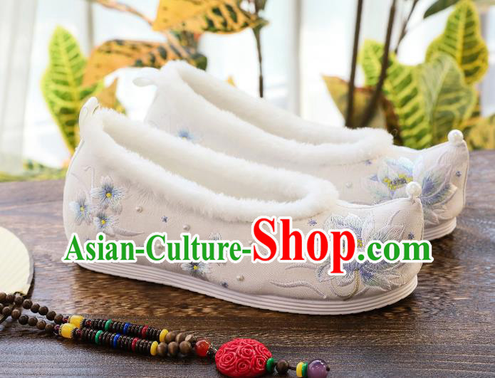 China Classical Embroidered Lotus Shoes Traditional Winter White Cloth Shoes Hanfu Shoes