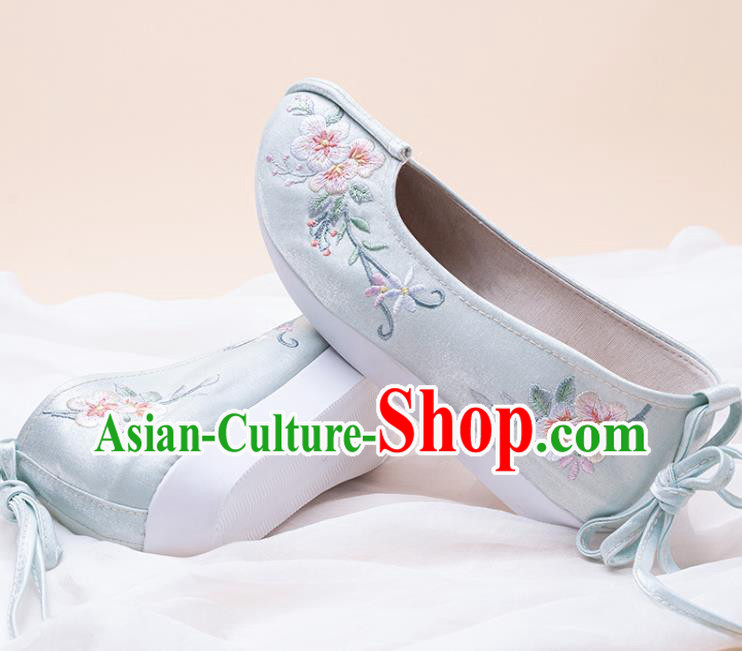 China Classical Embroidered Light Green Cloth Shoes Traditional Hanfu Shoes Ming Dynasty Women Shoes