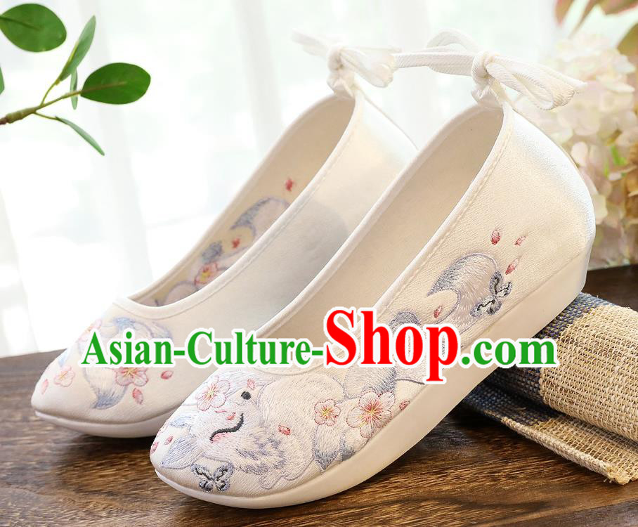 China Classical Embroidered Fox White Satin Shoes Traditional Hanfu Shoes Winter Women Shoes