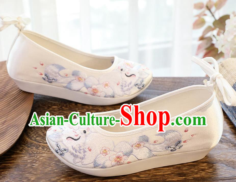 China Classical Embroidered Fox White Satin Shoes Traditional Hanfu Shoes Winter Women Shoes