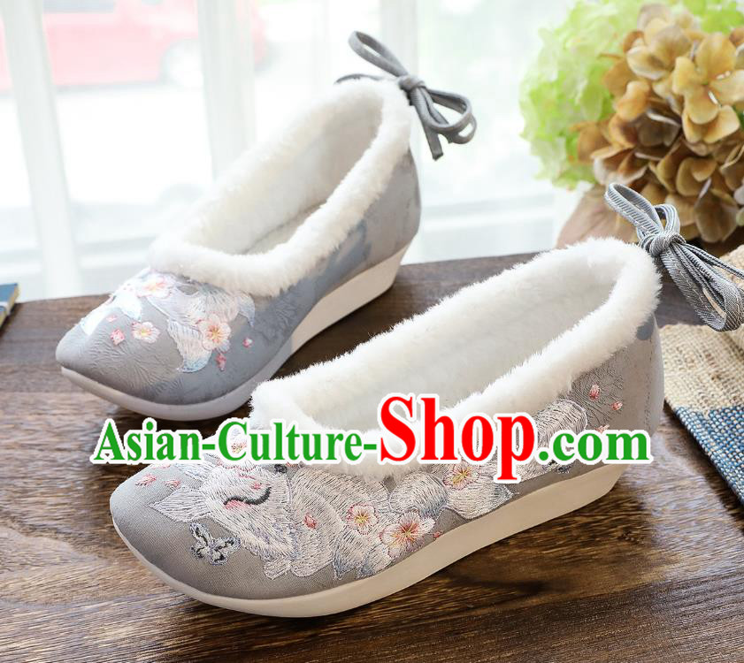 China Traditional Women Hanfu Shoes Winter Grey Cloth Shoes Classical Embroidered Fox Shoes
