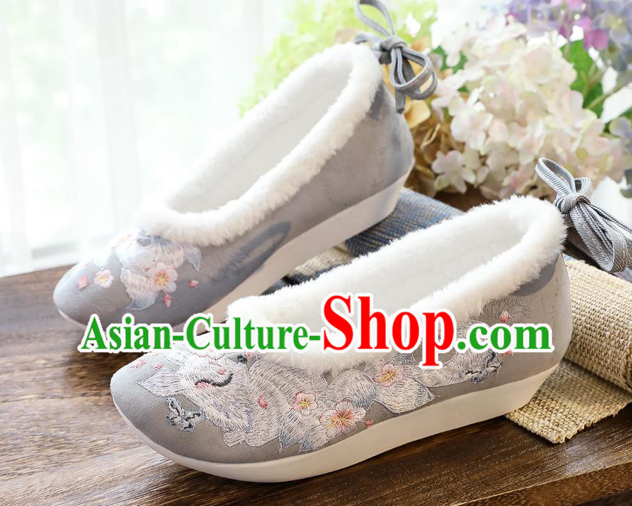 China Traditional Women Hanfu Shoes Winter Grey Cloth Shoes Classical Embroidered Fox Shoes