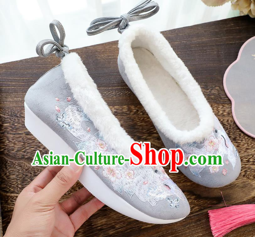 China Traditional Women Hanfu Shoes Winter Grey Cloth Shoes Classical Embroidered Fox Shoes