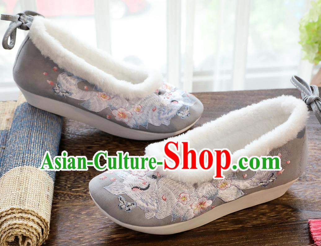China Traditional Women Hanfu Shoes Winter Grey Cloth Shoes Classical Embroidered Fox Shoes