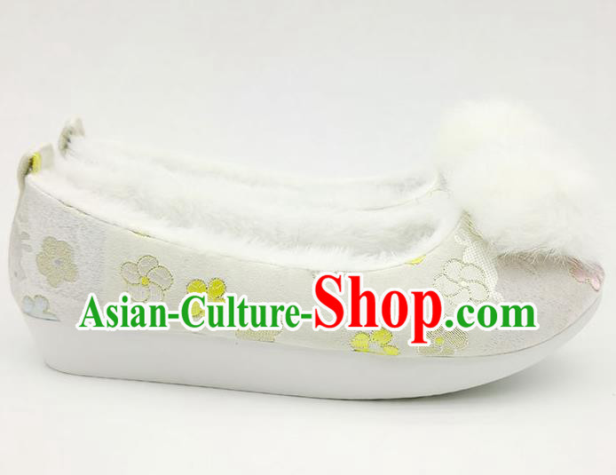 China Classical White Brocade Shoes Traditional Satin Shoes Song Dynasty Noble Lady Hanfu Shoes