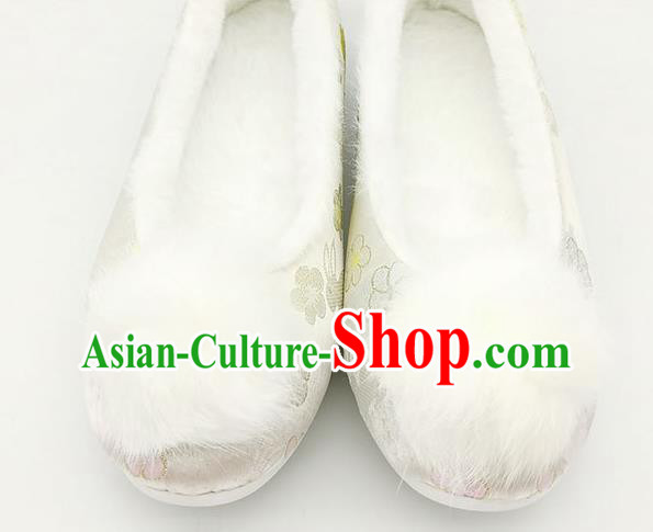 China Classical White Brocade Shoes Traditional Satin Shoes Song Dynasty Noble Lady Hanfu Shoes