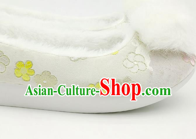 China Classical White Brocade Shoes Traditional Satin Shoes Song Dynasty Noble Lady Hanfu Shoes