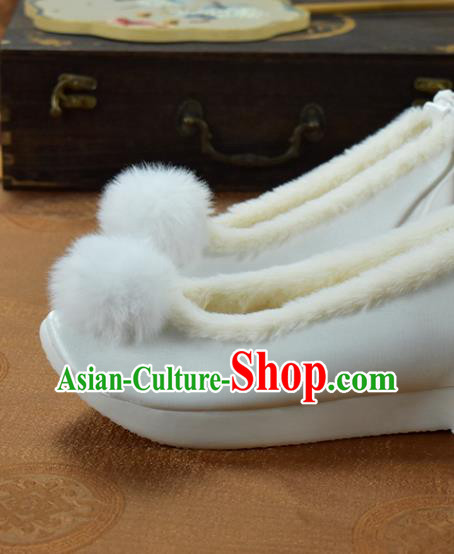 China Traditional Hanfu Shoes Winter Venonat Shoes Women Shoes National White Cloth Shoes