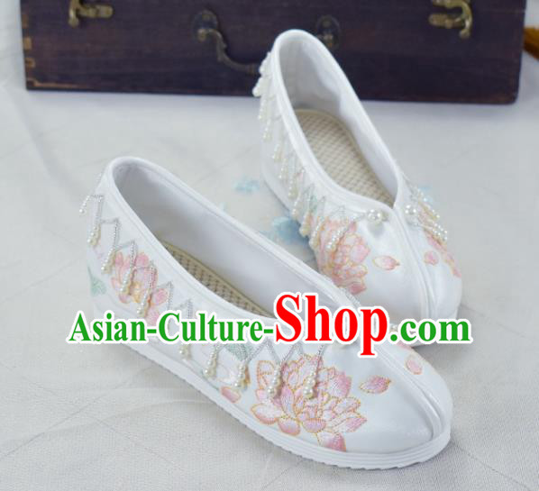 China Traditional Beads Tassel Shoes Women Hanfu Shoes National Embroidered Lotus Shoes White Cloth Shoes