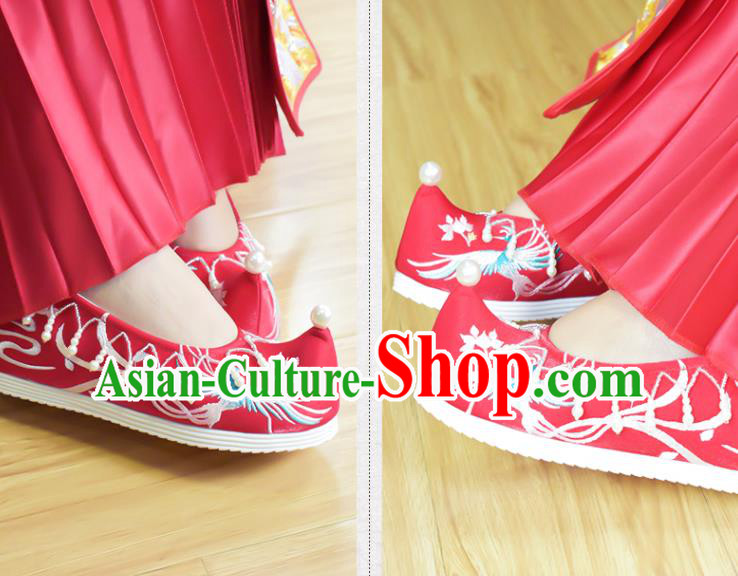 China Women Xiu He Embroidered Shoes National Shoes Traditional Wedding Red Cloth Shoes