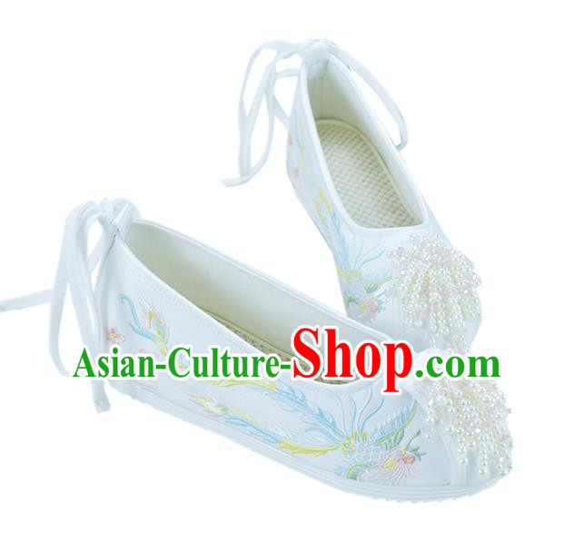China Women White Embroidered Shoes Wedding Beads Tassel Shoes Traditional Xiuhe Suit Shoes