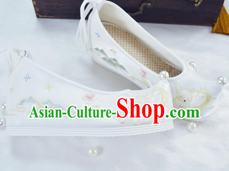 China Embroidered Shoes National Women Shoes Traditional White Cloth Shoes