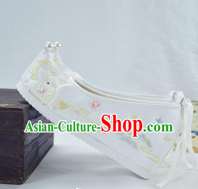 China Embroidered Shoes National Women Shoes Traditional White Cloth Shoes