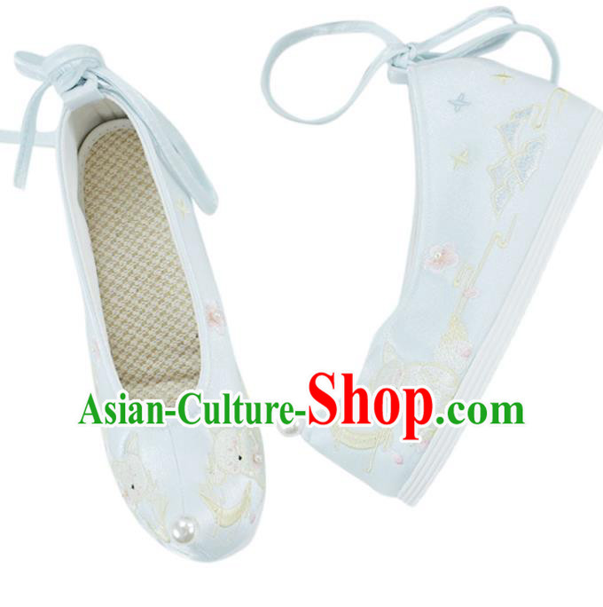 China Embroidered Shoes National Women Shoes Traditional White Cloth Shoes