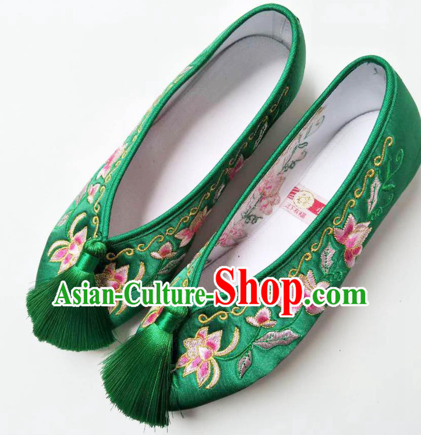 China Classical Xiuhe Shoes Traditional Embroidered Flowers Shoes Wedding Green Satin Shoes