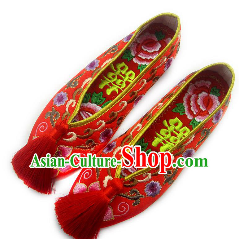China Wedding Red Satin Shoes Classical Bride Shoes Traditional Embroidered Plum Blossom Shoes