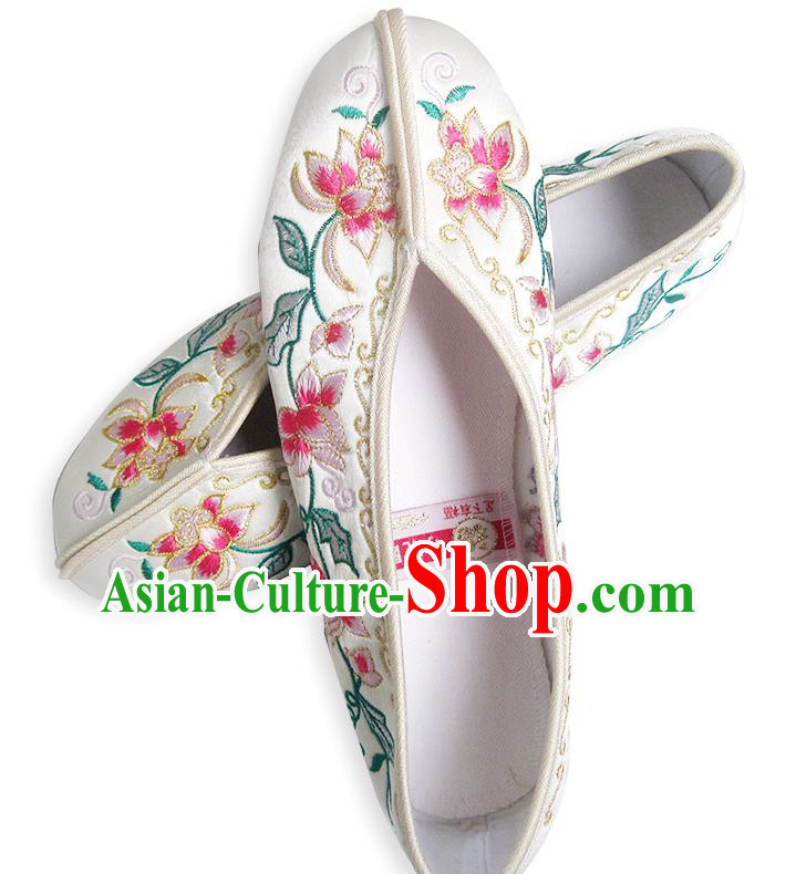 China Traditional White Satin Shoes Embroidered Flowers Shoes National Shoes