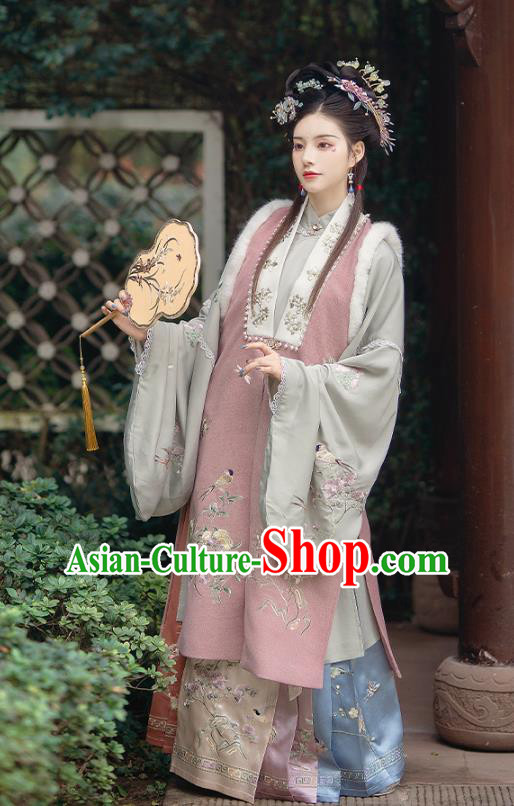 China Ancient Ming Dynasty Court Beauty Historical Clothing Traditional Embroidered Hanfu Garment Costumes