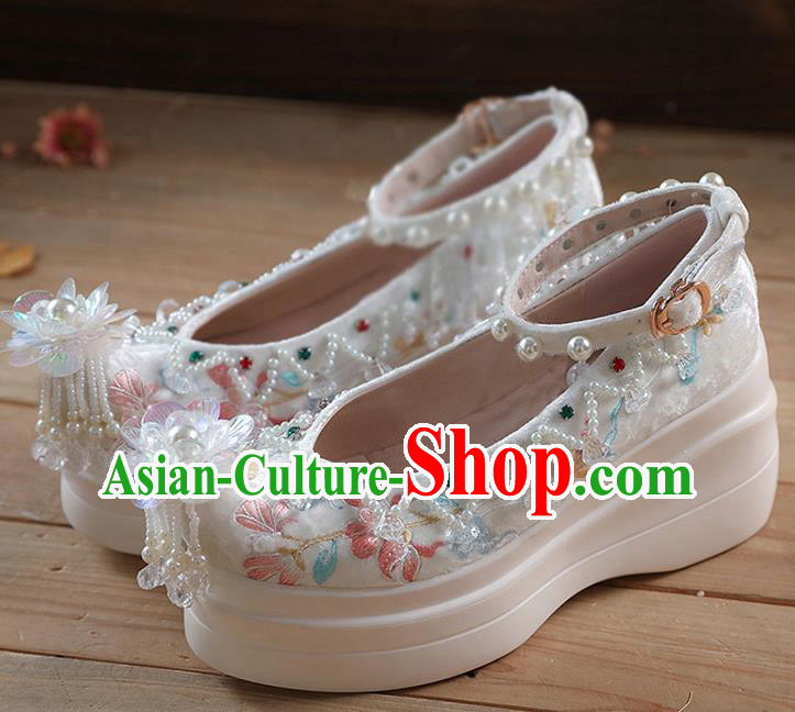 China Traditional Hanfu Beads Tassel Shoes Embroidered Flowers Platform Shoes White Velvet Shoes