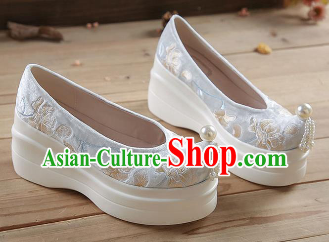 China White Velvet Shoes Traditional Hanfu Pearls Tassel Shoes Embroidered Flowers Platform Shoes