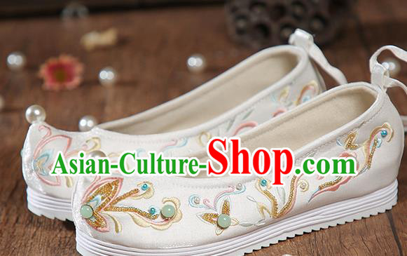 China Ancient Princess White Satin Shoes Traditional Hanfu Shoes Embroidered Beads Shoes