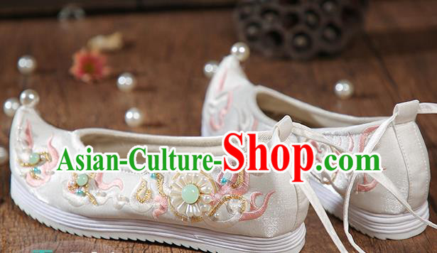 China Ancient Princess Shoes Traditional Ming Dynasty Hanfu Shoes Embroidered White Satin Shoes