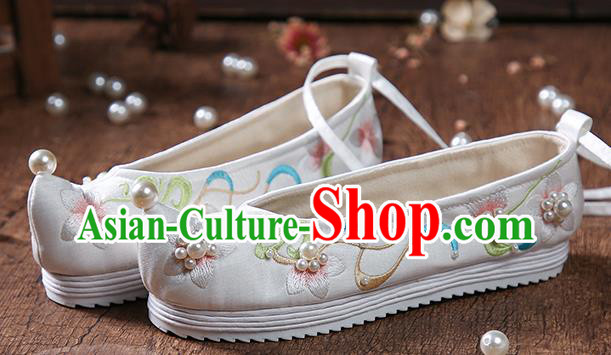 China Embroidered Peach Blossom White Cloth Shoes Ancient Ming Dynasty Princess Shoes Traditional Hanfu Pearls Shoes