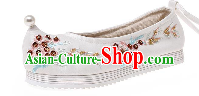 China Traditional Hanfu Shoes Embroidered Sequins Shoes Ancient Ming Dynasty Princess White Satin Shoes