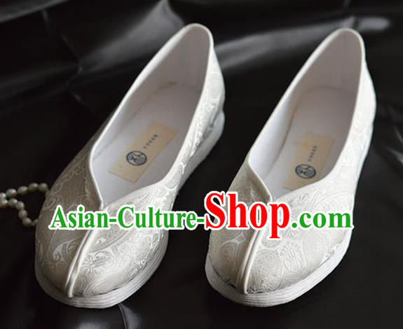 China Kung Fu Shoes National Shoes Traditional Hanfu White Brocade Shoes for Women