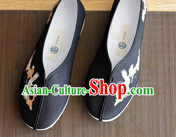 China Kung Fu Shoes Tai Chi Shoes Handmade Painting Crane Black Cloth Shoes for Men