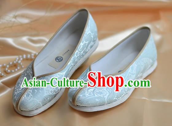 China Traditional Hanfu Light Blue Brocade Shoes Kung Fu Shoes National Shoes for Women
