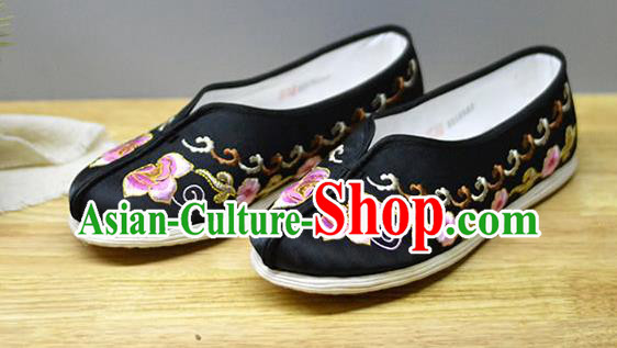 China Traditional Wedding Shoes Black Cloth Shoes National Embroidered Plum Shoes