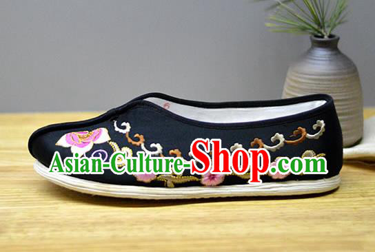China Traditional Wedding Shoes Black Cloth Shoes National Embroidered Plum Shoes