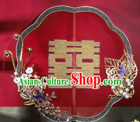 China Handmade Bride Palace Fan Traditional Wedding Xiuhe Suit Fan Embroidered Red Silk Fan