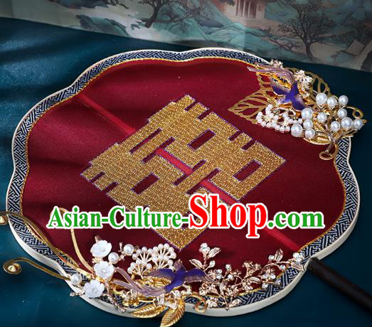 China Handmade Bride Palace Fan Traditional Wedding Xiuhe Suit Fan Embroidered Red Silk Fan