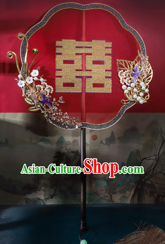 China Handmade Bride Palace Fan Traditional Wedding Xiuhe Suit Fan Embroidered Red Silk Fan