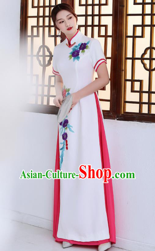 China Classical Dance Qipao Dress Catwalks Show Embroidery White Cheongsam Stage Performance Clothing
