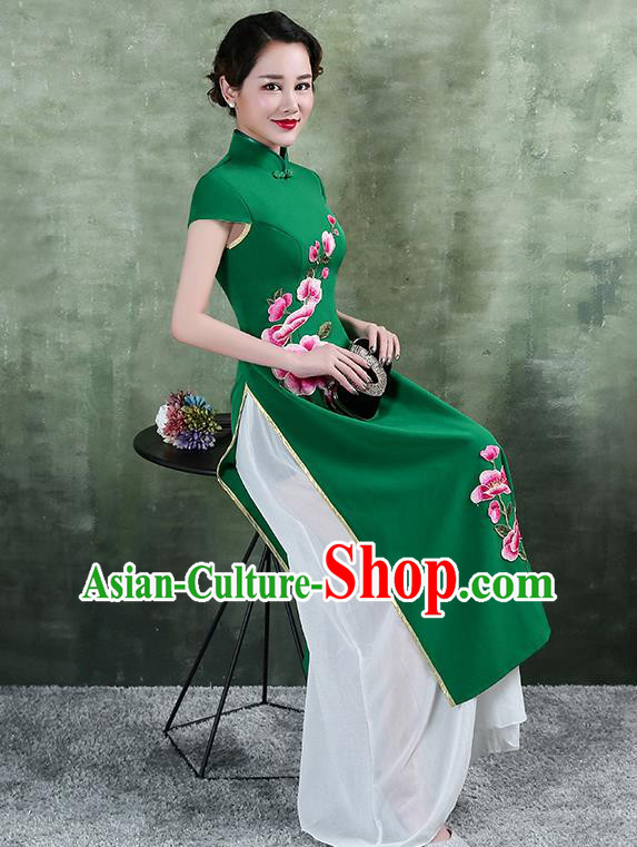 China Classical Embroidery Green Satin Qipao Dress Catwalks Show Cheongsam Stage Performance Chorus Clothing