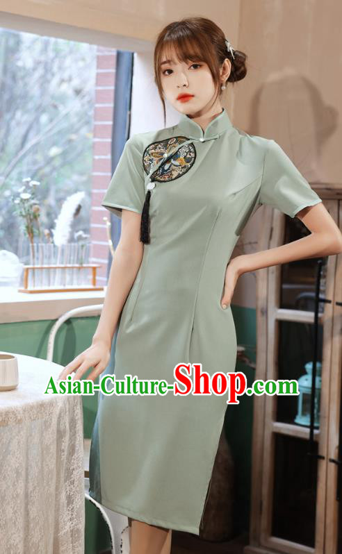 Chinese Classical Qipao Dress Traditional Young Girl Light Green Cheongsam