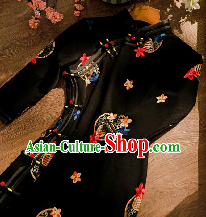 Chinese Traditional Black Cheongsam Clothing Classical Embroidered Qipao Dress