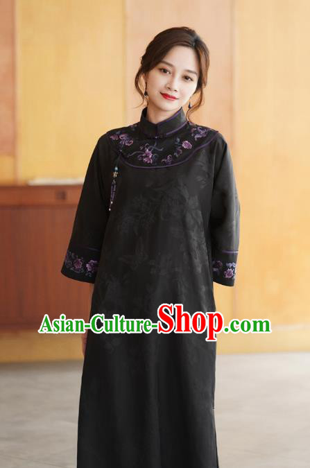 China Classical Embroidered Black Silk Cheongsam Costume National Young Beauty Stand Collar Qipao Dress