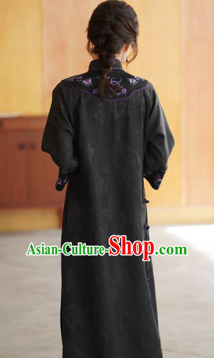 China Classical Embroidered Black Silk Cheongsam Costume National Young Beauty Stand Collar Qipao Dress