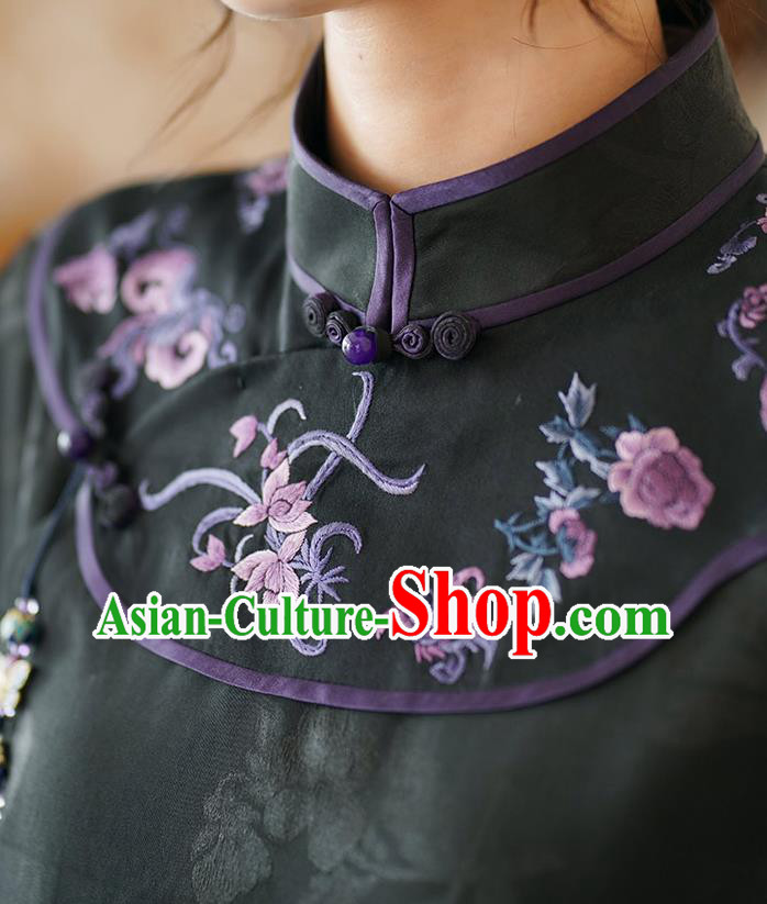 China Classical Embroidered Black Silk Cheongsam Costume National Young Beauty Stand Collar Qipao Dress