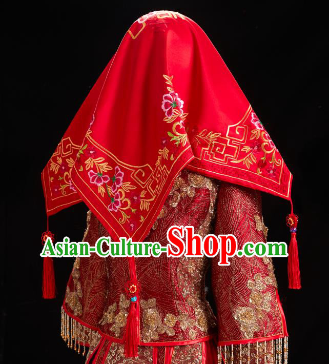 China Red Satin Kerchief Xiuhe Suit Embroidered Bridal Veil Traditional Wedding Headpiece