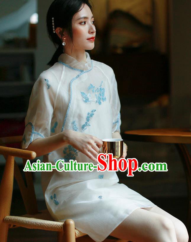 China Modern Cheongsam Costume Traditional Embroidered White Organdy Short Qipao Dress