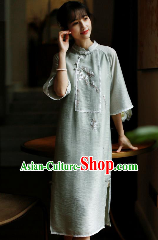 China Classical Cheongsam Costume Traditional Young Lady Embroidered Light Green Qipao Dress