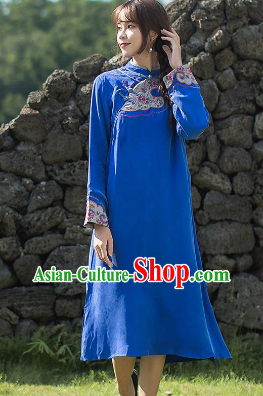 China Classical Embroidered Slant Opening Cheongsam Traditional Young Lady Royallbue Qipao Dress